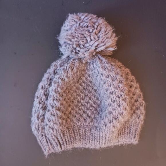 Stylish CINTELLI E GALLUZZO Wool Blend Crochet Knit Beanie Hat – Cozy & Chic! - Picture 4 of 4